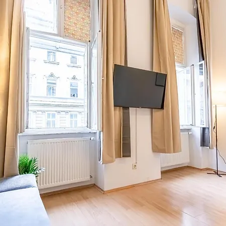 City-Linked 2Br Apartment Near Wiener Stadthalle Exterior photo