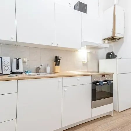 City-Linked 2Br Apartment Near Wiener Stadthalle Exterior photo