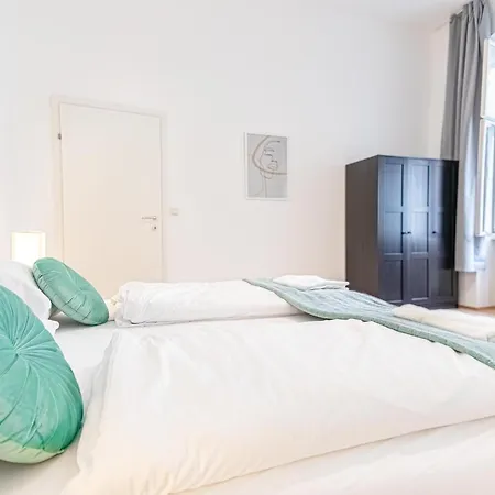 City-Linked 2Br Apartment Near Wiener Stadthalle Exterior photo