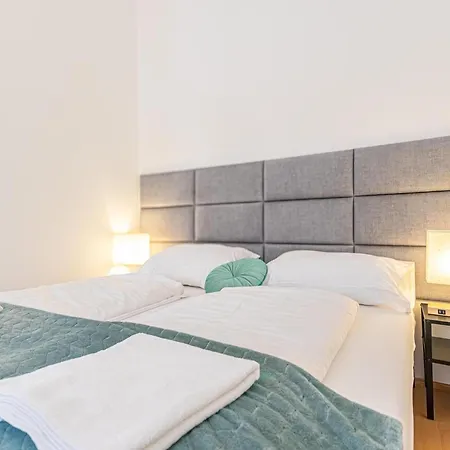 City-Linked 2Br Apartment Near Wiener Stadthalle Exterior photo