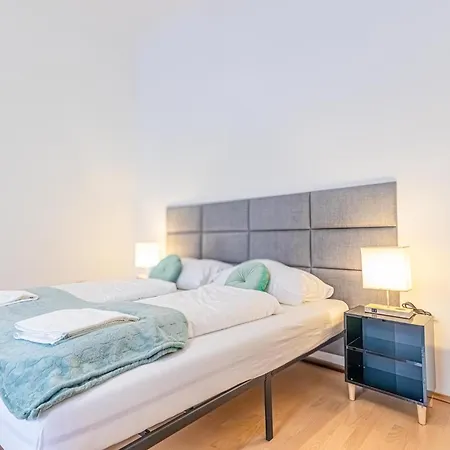 City-Linked 2Br Apartment Near Wiener Stadthalle Exterior photo