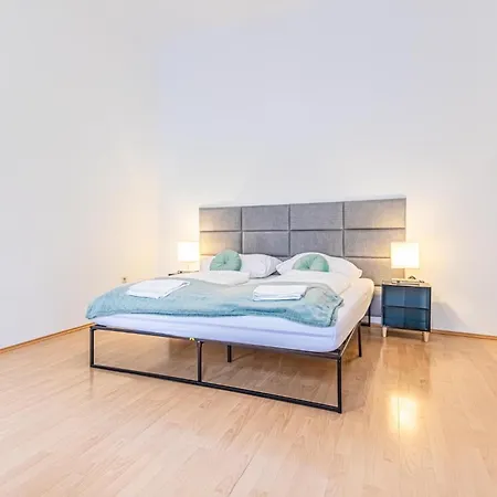 City-Linked 2Br Apartment Near Wiener Stadthalle Exterior photo