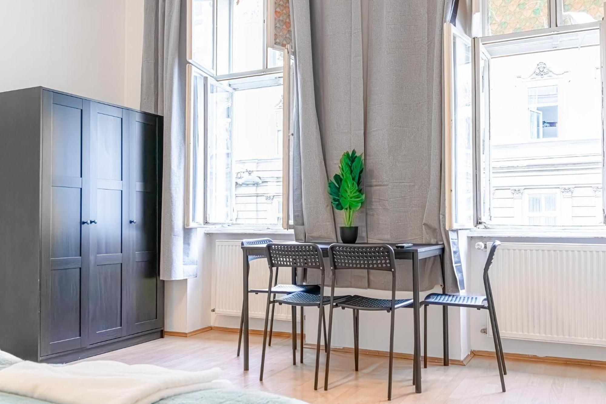 City-linked 2br Near Wiener Stadthalle Appartamento *