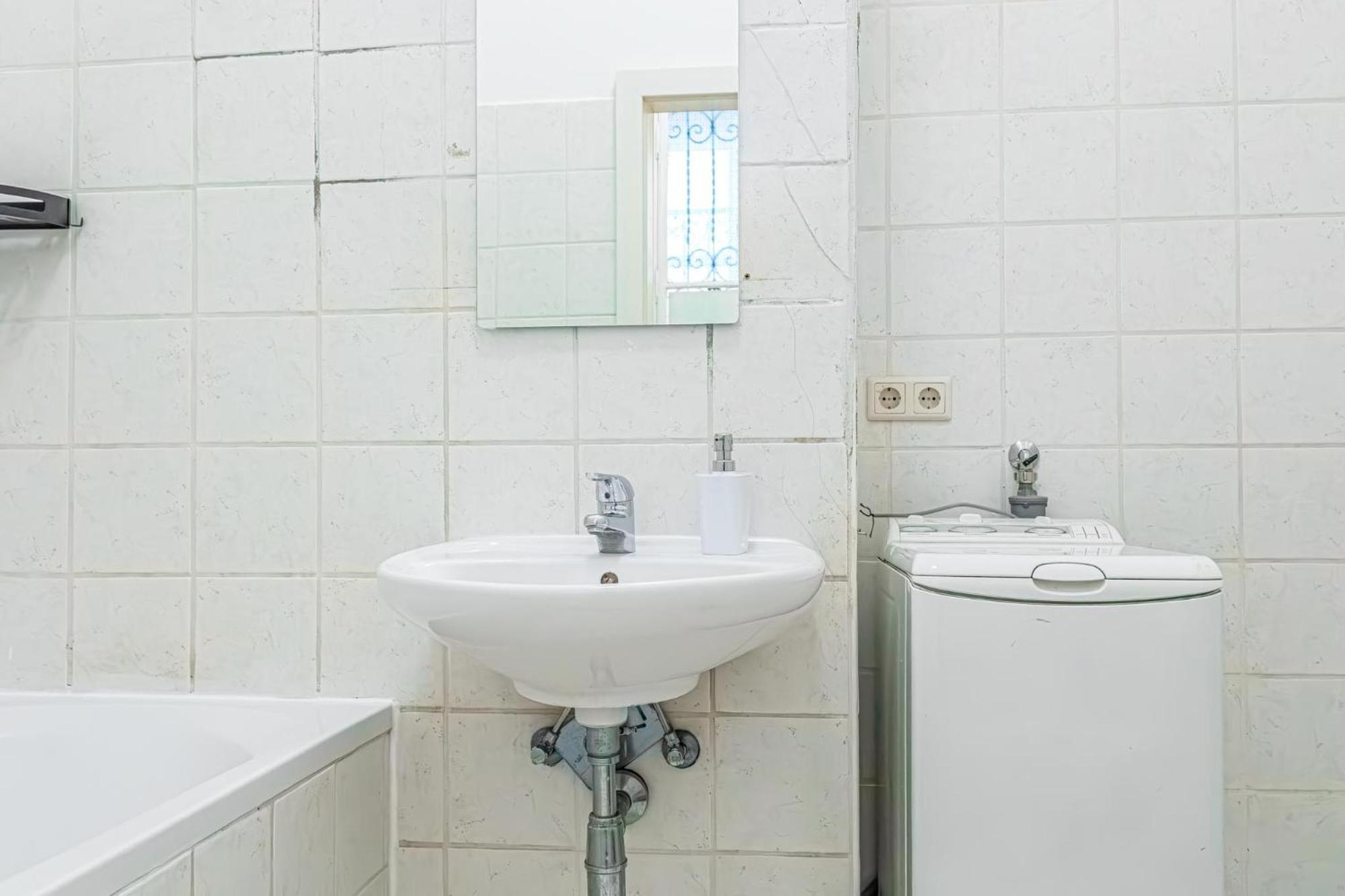 City-linked 2br Near Wiener Stadthalle Appartamento *