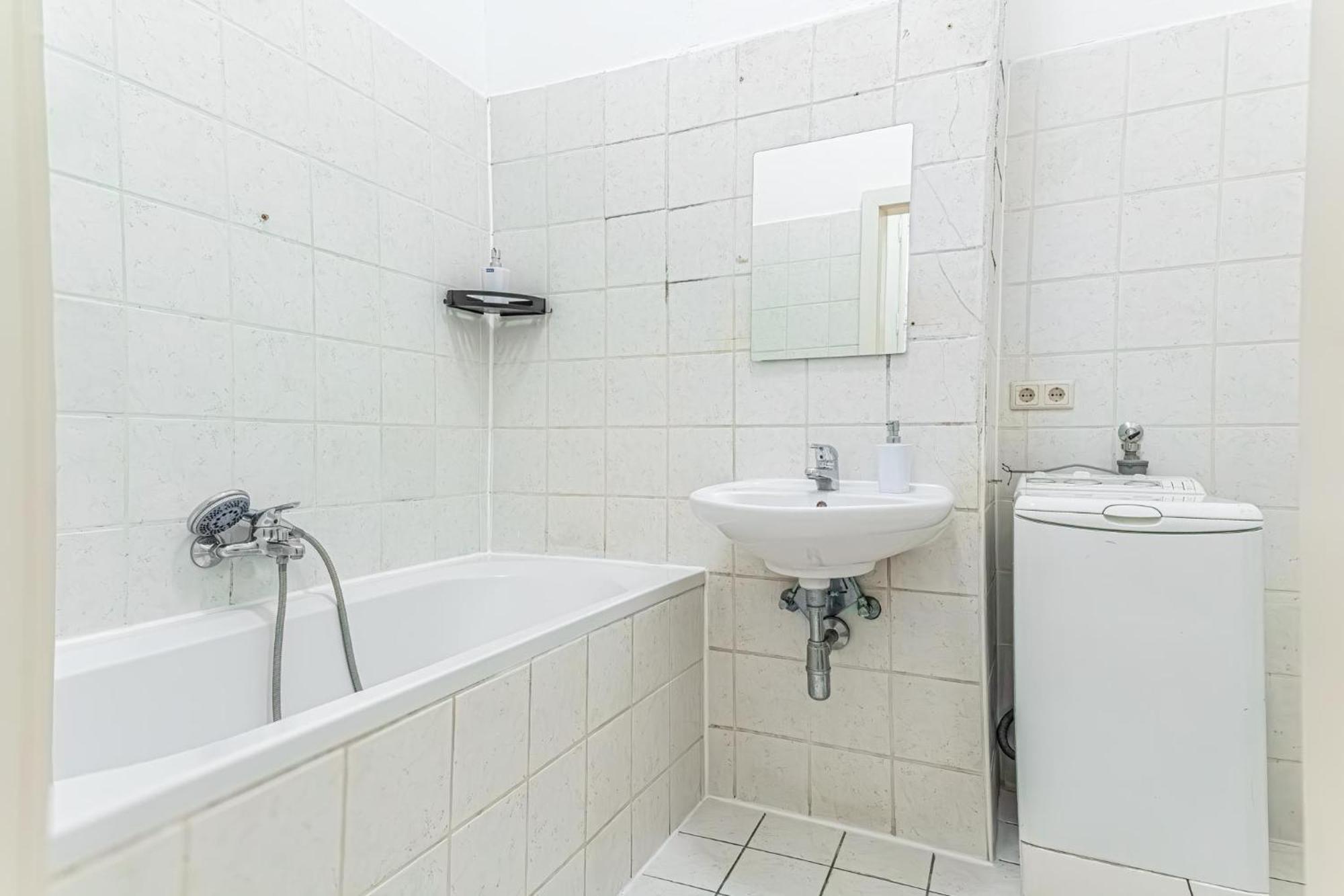 City-linked 2br Near Wiener Stadthalle Appartamento *